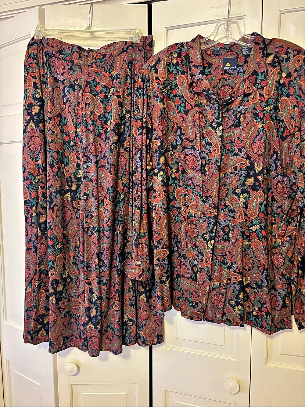 Lizsport Paisley Blouse Size Large in Black & Red